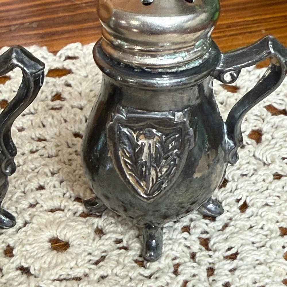 Unbranded Salt & Pepper Shakers Silver Good Vintage Footed Crest